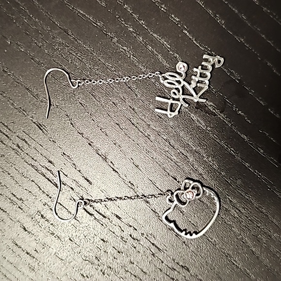 Jewelry - HELLO KITTY  Drop hook Earring